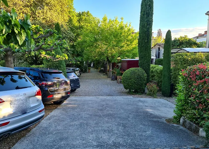 Hotel Sous Les Figuiers - Piscine, Parking, Centre Ville