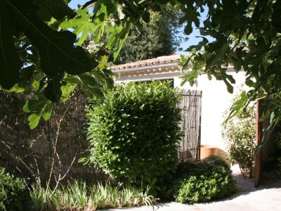 Hotel Sous Les Figuiers - Piscine, Parking, Centre