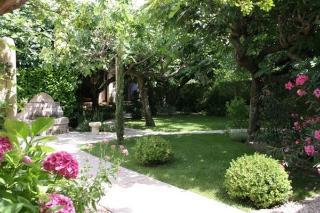 Hotel Sous Les Figuiers - Piscine, Parking, Centre 3*