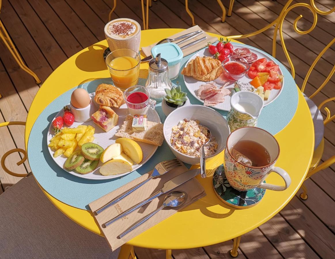 Hotel Sous Les Figuiers - Piscine, Parking, Centre 3*